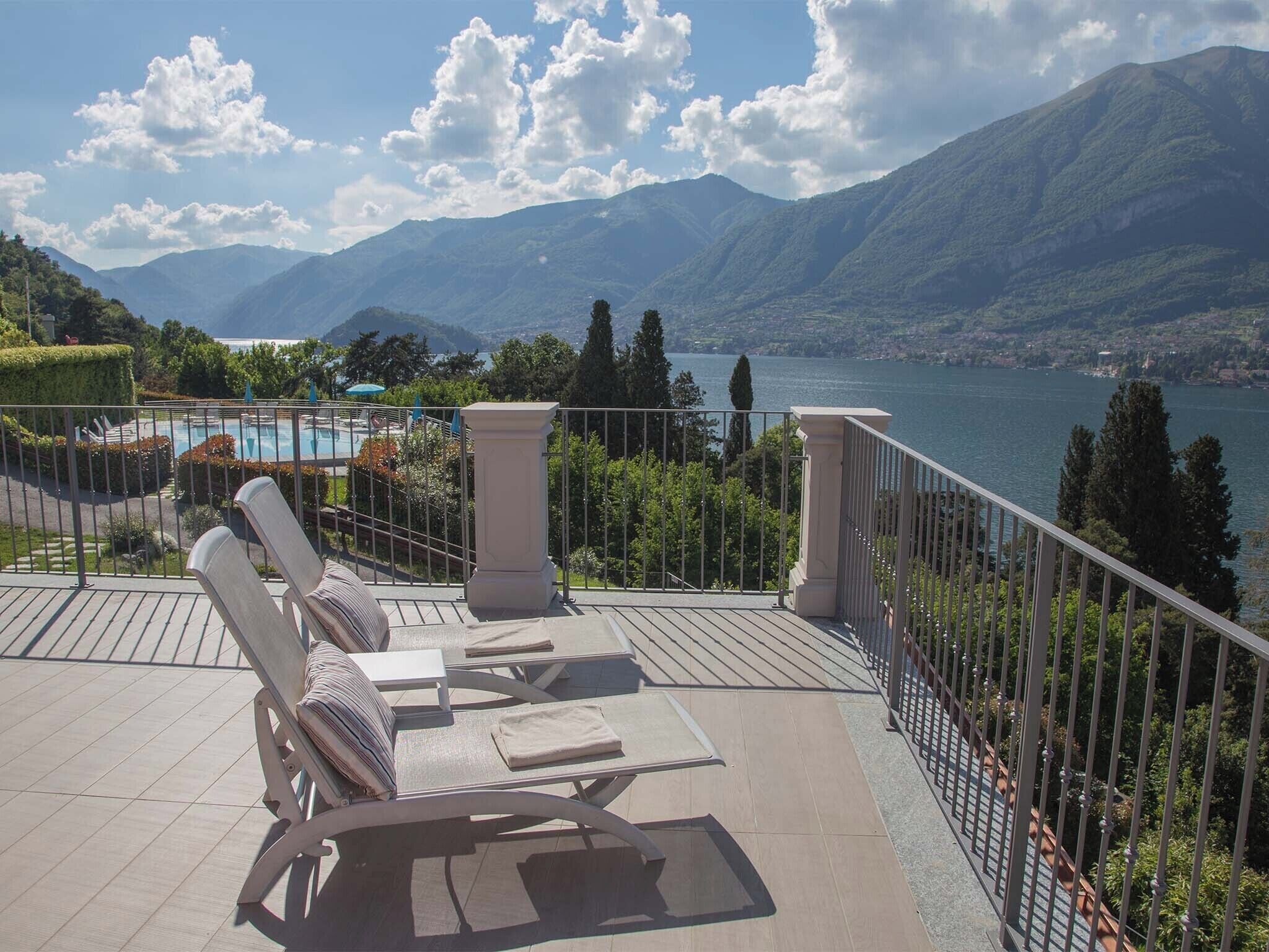 Suite, vue lac, dans la tour | Terrasse/Patio