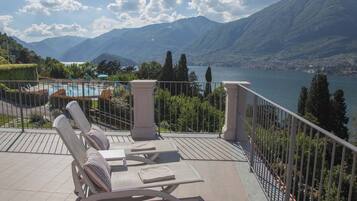 Suite, vue lac, dans la tour | Terrasse/Patio