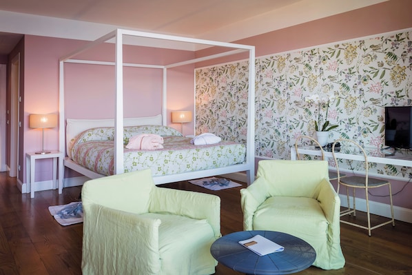 Junior Suite, Lake View | Down comforters, minibar, in-room safe, desk