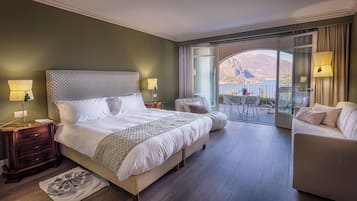 Cubrecamas, minibar, caja de seguridad en la habitación y escritorio