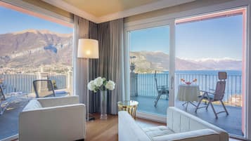 Suite, Seeblick, Turm | Daunenbettdecken, Minibar, Zimmersafe, Schreibtisch