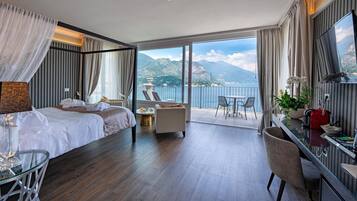 Panoramic-Suite, Seeblick | Daunenbettdecken, Minibar, Zimmersafe, Schreibtisch