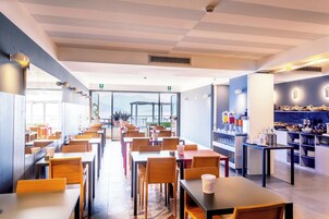 Desayuno bufé gratuito y diario