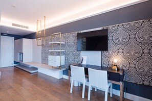 Junior Suite, Lake View | Down comforters, minibar, in-room safe, desk