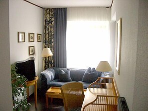 Living area - Hotel Neustadt (Osnabrueck)