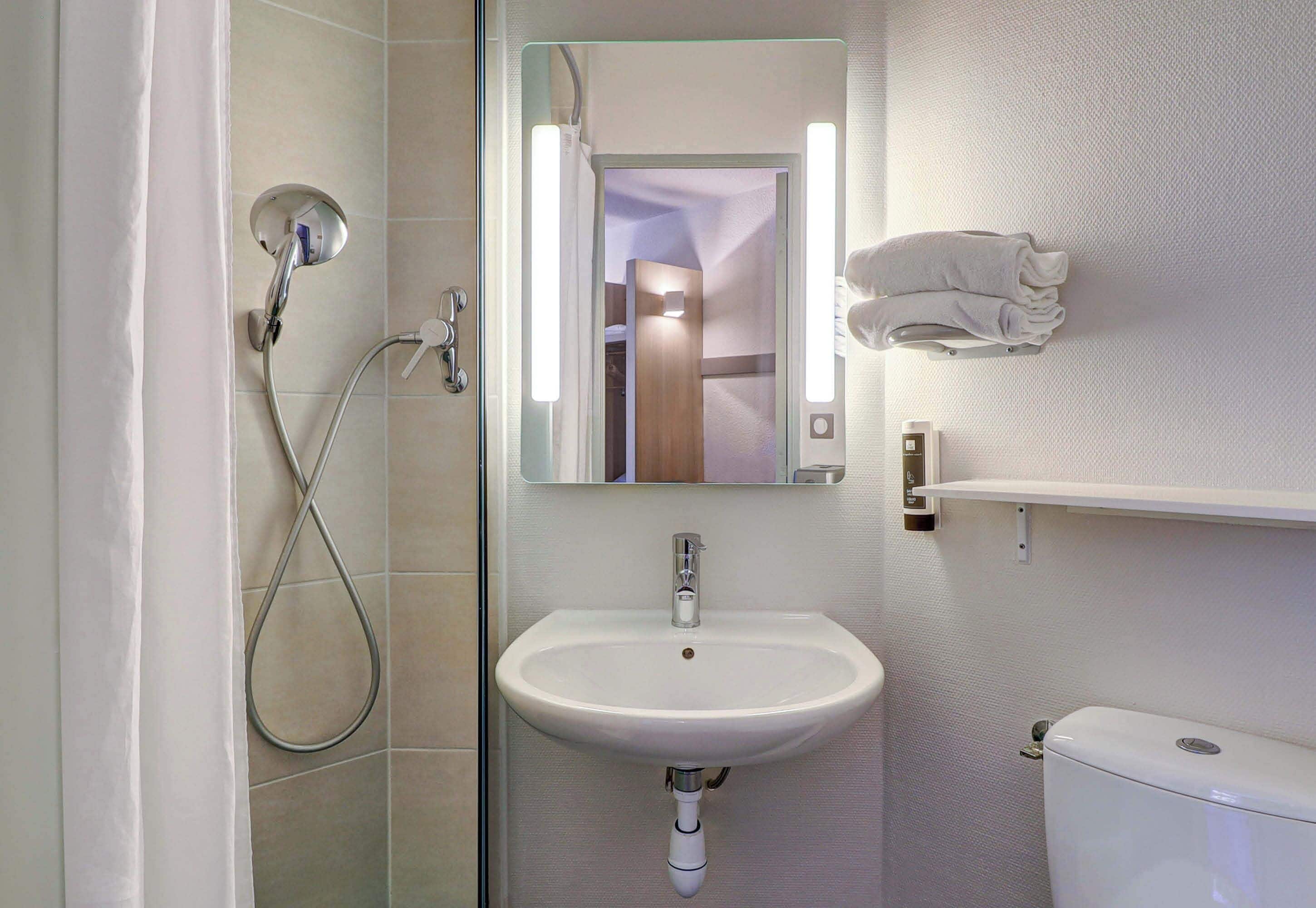 Shower, towels