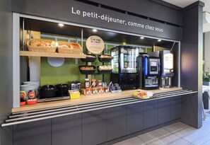 Daily buffet breakfast for a fee - B&B HOTEL Beaune Nord (Savigny-les-Beaune)