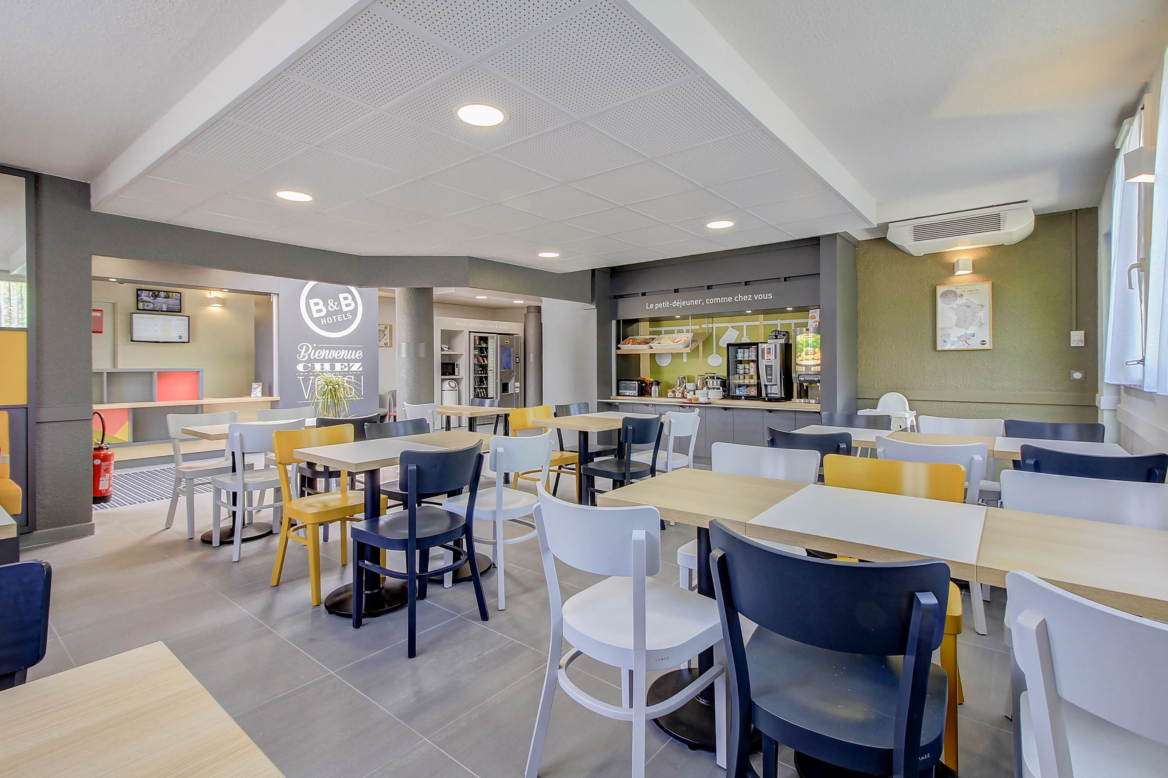 بوفيه فطور يوميًا مقابل رسوم