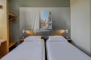 Ameublement personnalisé, bureau, rideaux occultants