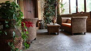 Coin salon dans le hall