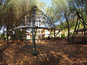 Zona de jocs infantil: a l'aire lliure