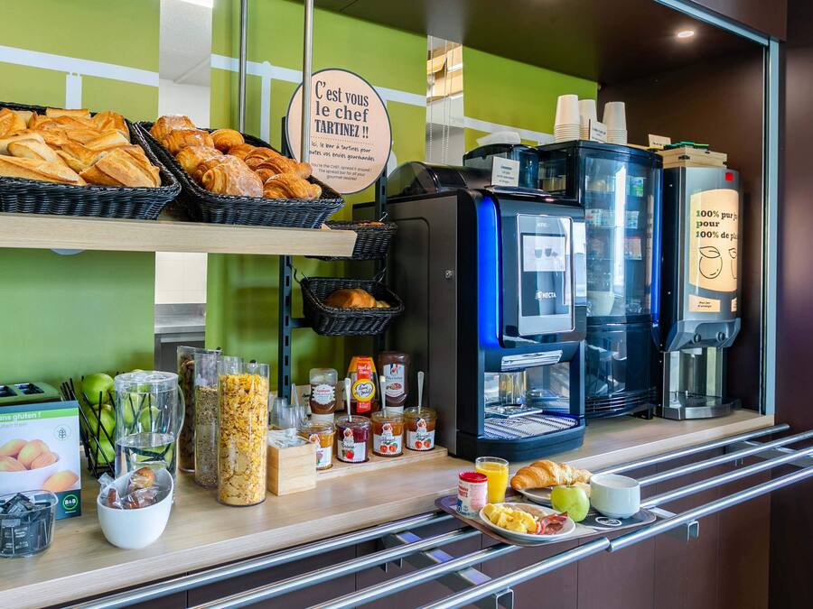 Daily buffet breakfast (EUR 9.50 per person)