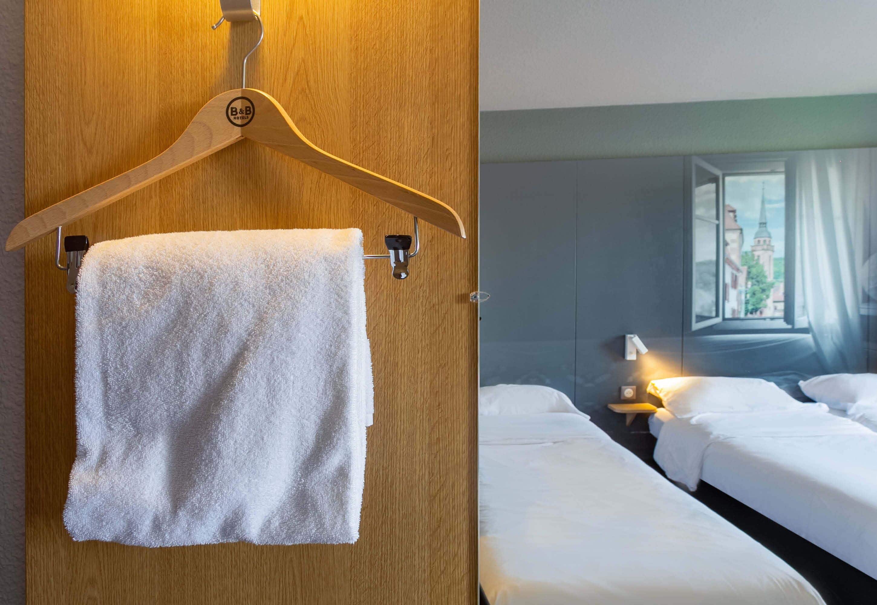 트리플룸, 금연 | 고급 침구, 책상, 암막 커튼, 방음 설비