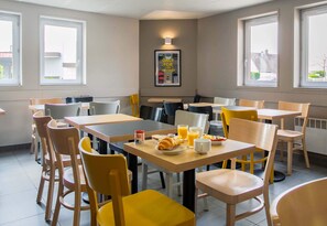 Daily buffet breakfast (EUR 9.50 per person)