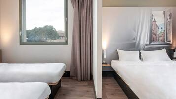 Habitación cuádruple, no fumadores | Ropa de cama de alta calidad, escritorio, sistema de insonorización