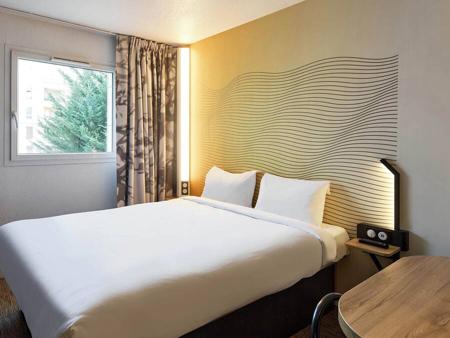 Quarto casal | Roupas de cama premium, escrivaninha, quartos à prova de som