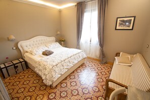 Iron/ironing board, rollaway beds, free WiFi