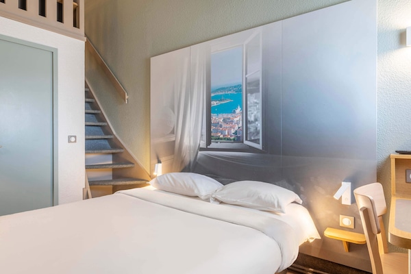 Quadruple Room, Non Smoking | Egyptian cotton sheets, premium bedding, pillowtop beds