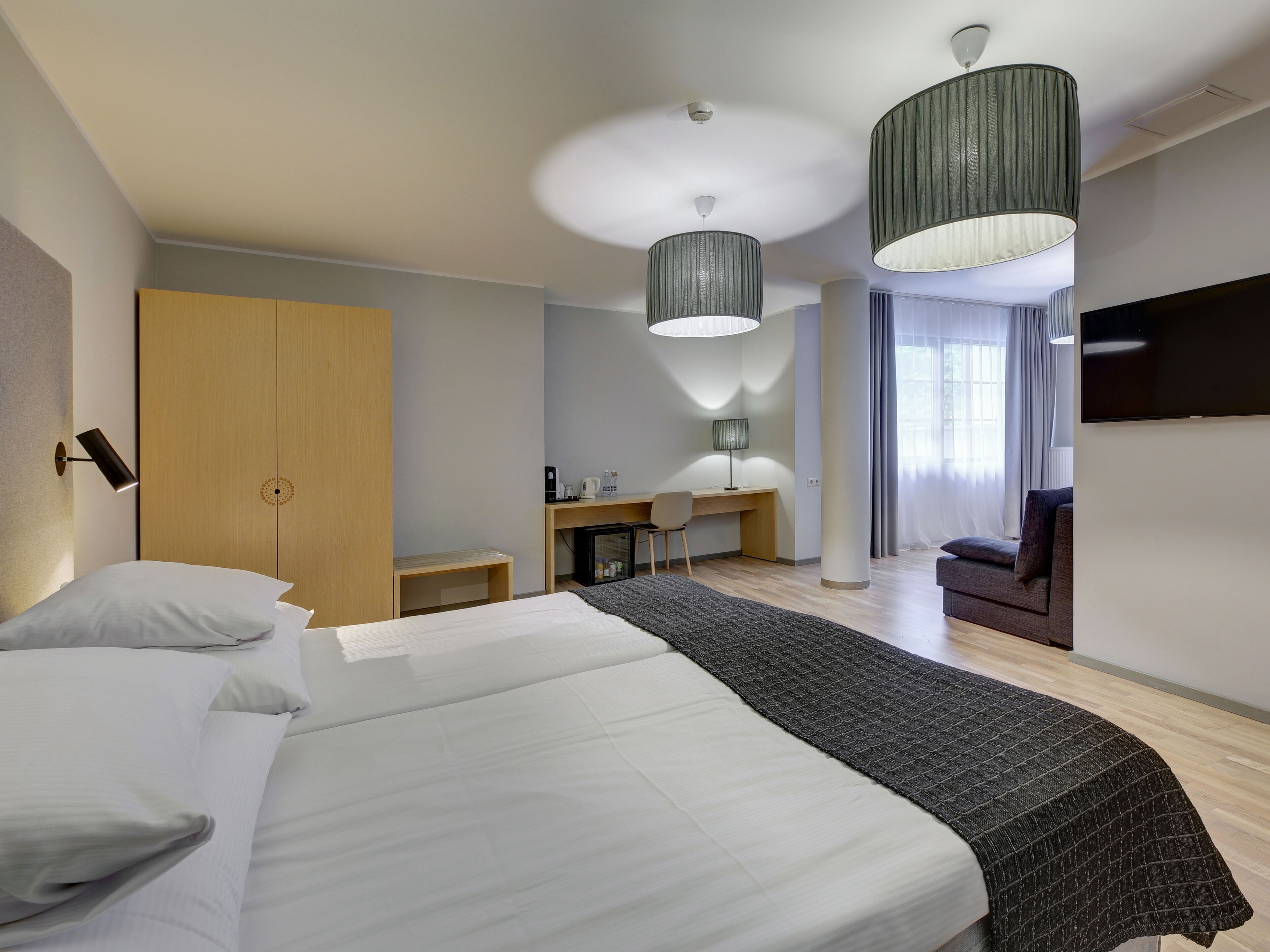 family room | 1 bedroom, desk, iron/ironing board, cots/infant beds