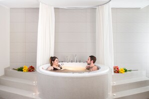 Sauna, bain à remous, hammam, soins corporels, soins d'hydrothérapie