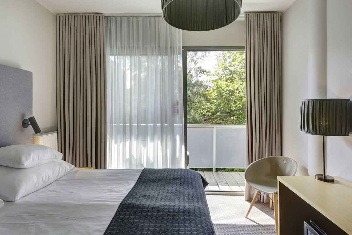 1 bedroom, desk, iron/ironing board, cots/infant beds