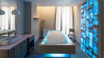 Sauna seca, banheira de hidromassagem, sauna a vapor