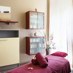 Sauna, hot tub, steam room, Turkish bath/hammam, body treatments