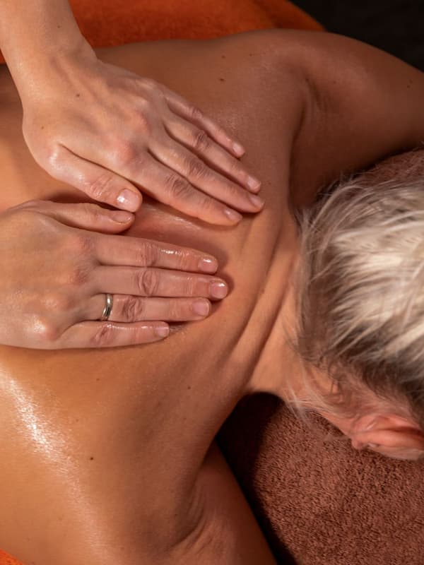 Sauna, hot tub, steam room, Turkish bath/hammam, body treatments