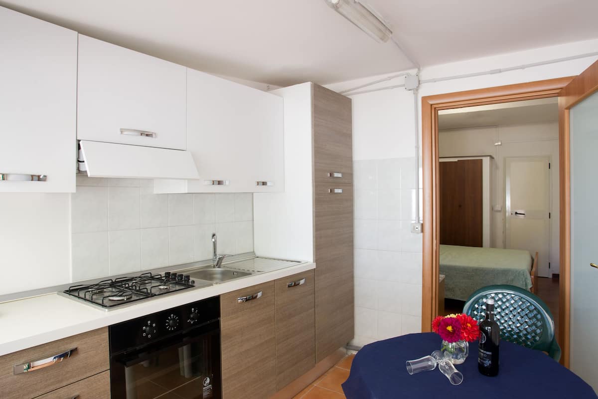 Bungalow (2 people) | Cuisine privée | Grand réfrigérateur, plaque de cuisson, cafetiÚre/bouilloire