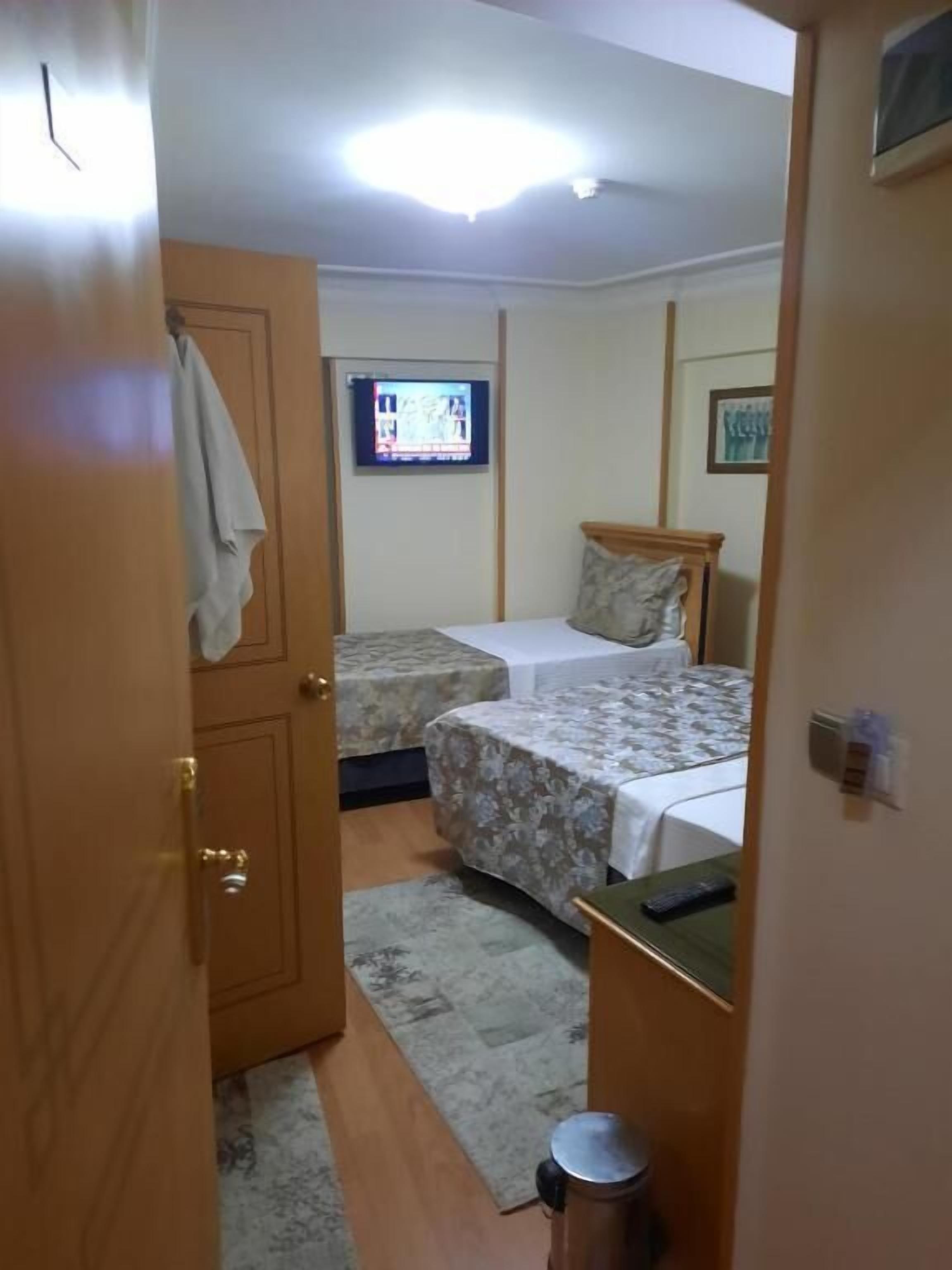 Kahden hengen standard-huone (yksi tai kaksi sänkyä) | Ylelliset vuodevaatteet, minibaari, tallelokero huoneessa, työpöytä