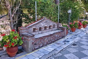 Exterior detail - Theofilos Classic Hotel (Lesvos)
