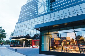 Front of property - Hotel Riu Plaza Berlin (Berlin)