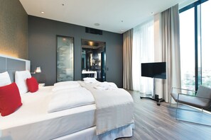 Presidential Suite (Berlin- Rooftop View) | Down comforters, in-room safe, desk, laptop workspace