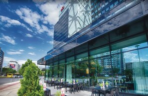 Daily buffet breakfast (EUR 25 per person) - Hotel Riu Plaza Berlin (Berlin)