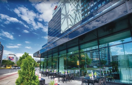 Desayuno buffet diario (EUR 25 por persona)