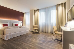Deluxe Room, 1 King Bed (Superior) | Down comforters, in-room safe, desk, laptop workspace