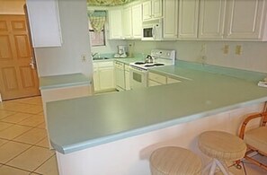 1 Bedroom, 1 Bath, Jetty View, 512A | Private kitchen | Full-size fridge, microwave, stovetop, dishwasher - Jetty East Condominiums (Destin)