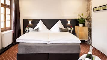 Comfort-Doppelzimmer, 1Â King-Bett, Bergblick | Hochwertige Bettwaren, Minibar, Zimmersafe, Schreibtisch