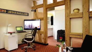 Comfort Double Room, 1 King Bed, Mountain View | Room amenity