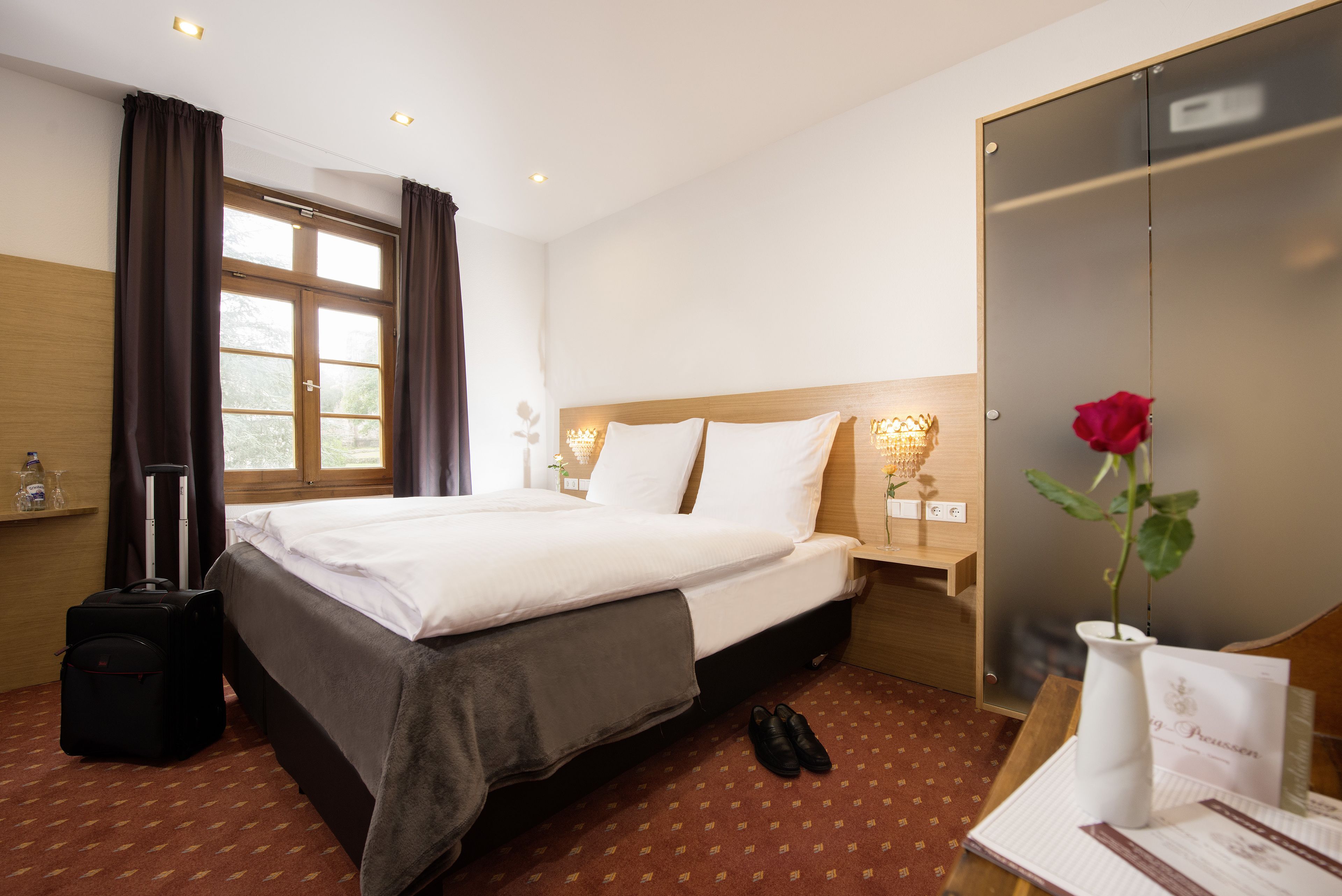 comfort double room, 1 king bed, mountain view | premium bedding, minibar, in-room safe, desk