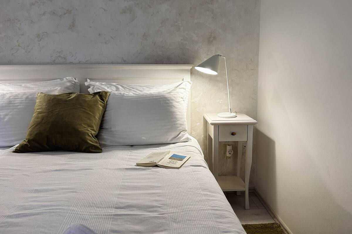 Appartement, 1 chambre | Literie de qualité, lit avec matelas en mousse à mémoire, coffre-fort
