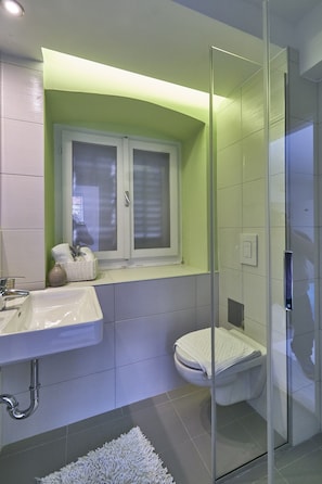 Bathroom - iza Roka apartments (Dubrovnik)