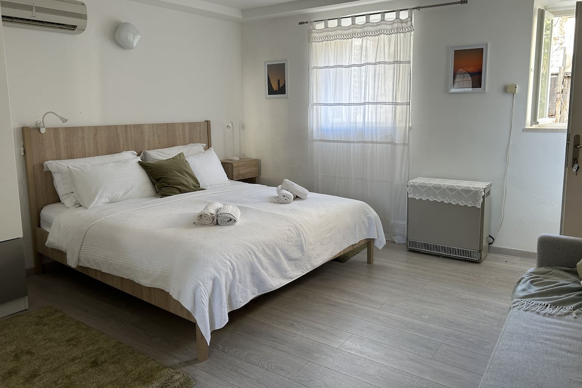 Studio Standard | Literie de qualité, lit avec matelas en mousse à mémoire, coffre-fort