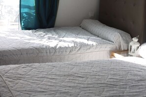 Room - Hotel Pacific (Paris)