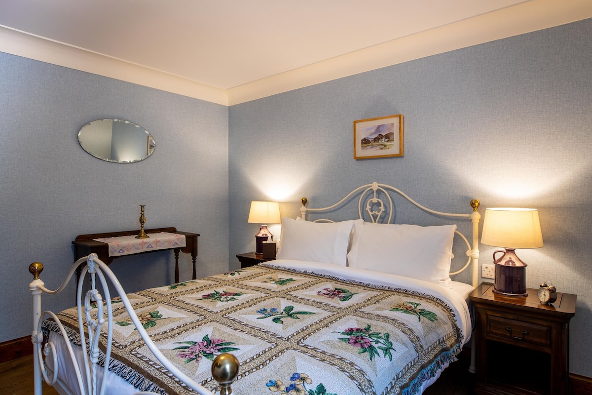 Family Guest Room | 1 bedroom, premium bedding, down comforters, in-room safe