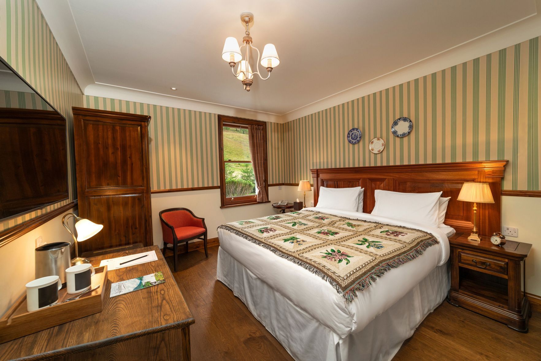 Premium bedding, down comforters, in-room safe, individually decorated