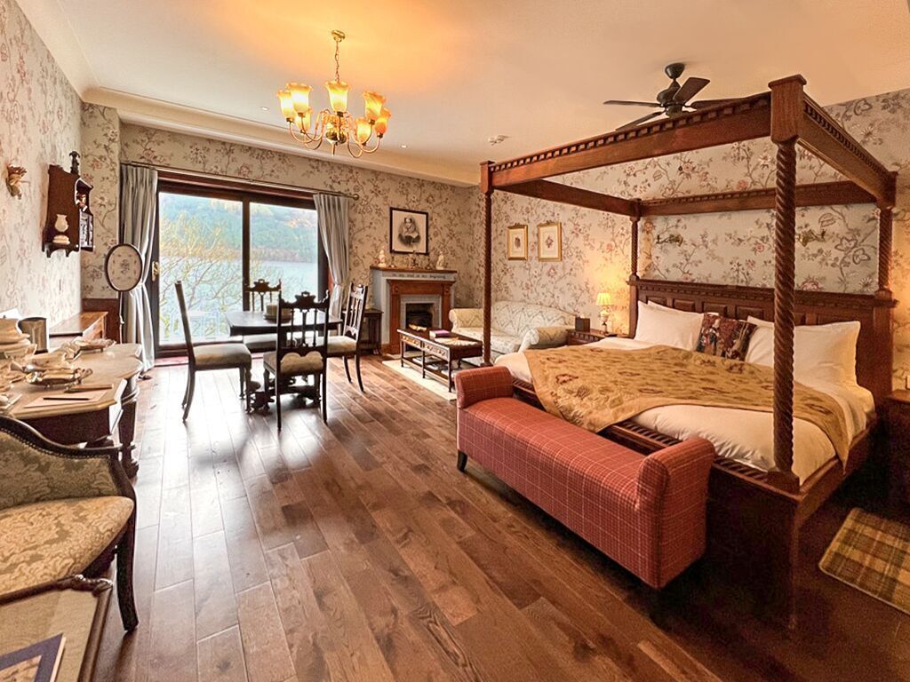 Premium bedding, down comforters, in-room safe, individually decorated