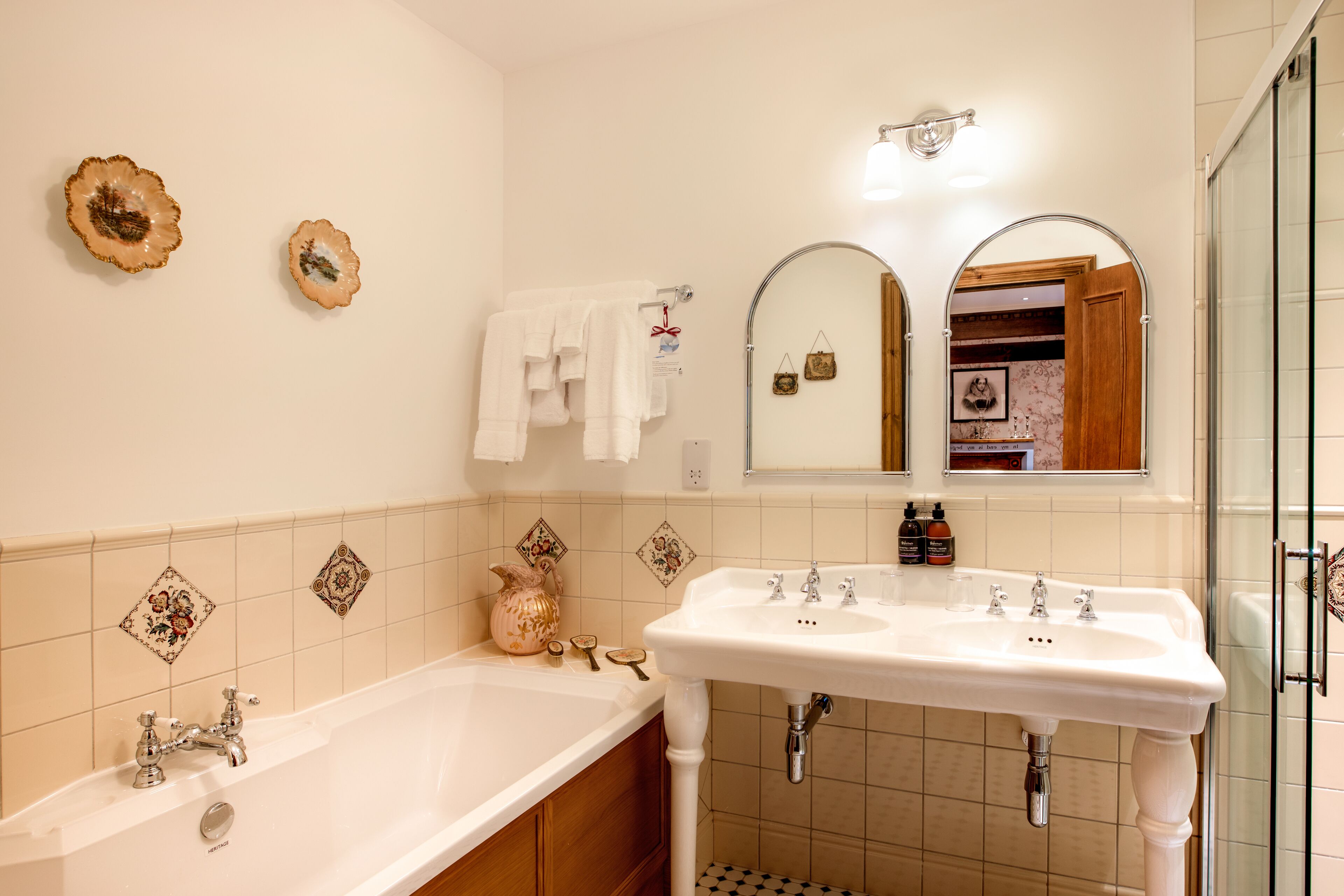 four poster superior suite | bathroom | shower, rainfall showerhead, free toiletries, hair dryer