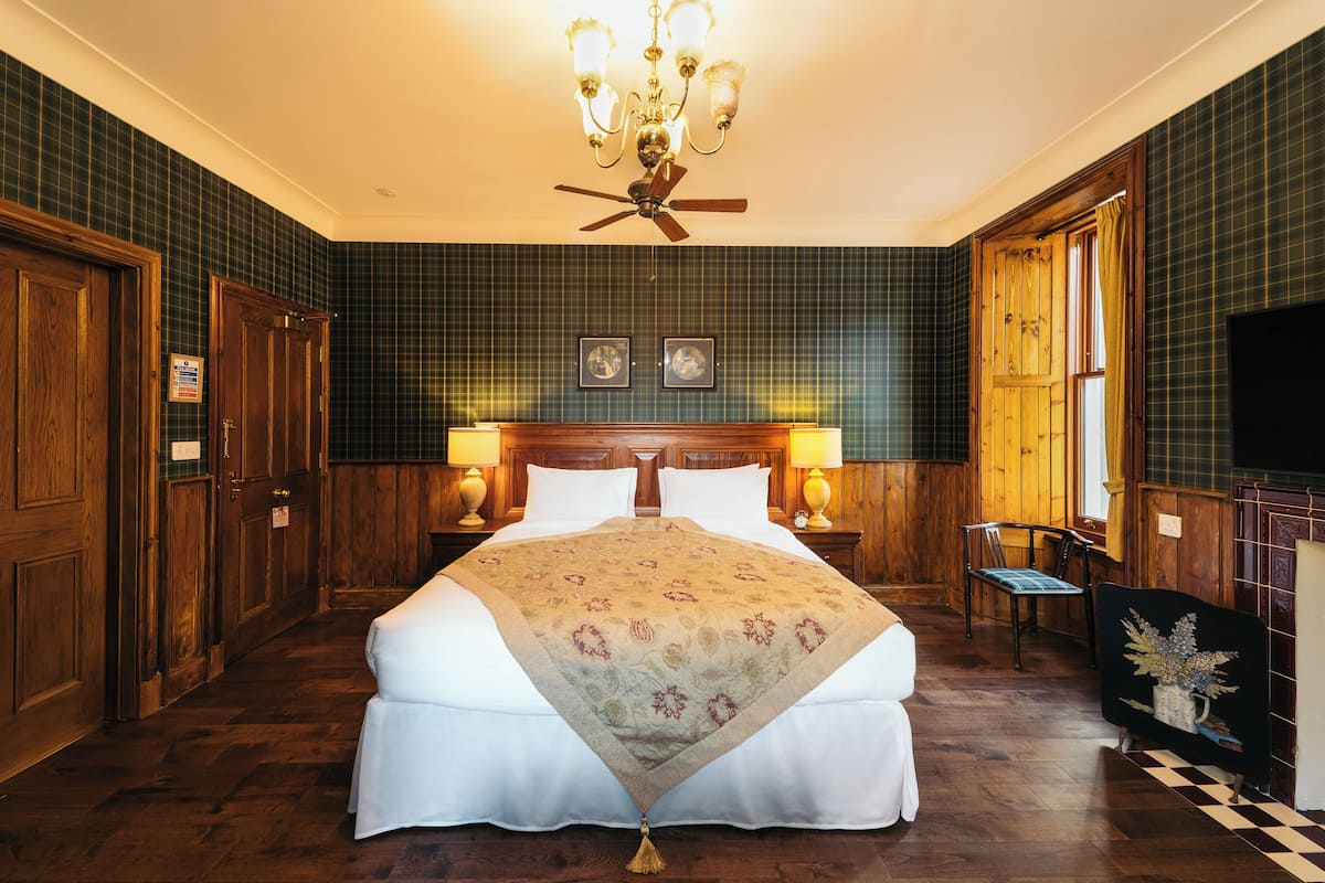 1 bedroom, premium bedding, down comforters, in-room safe
