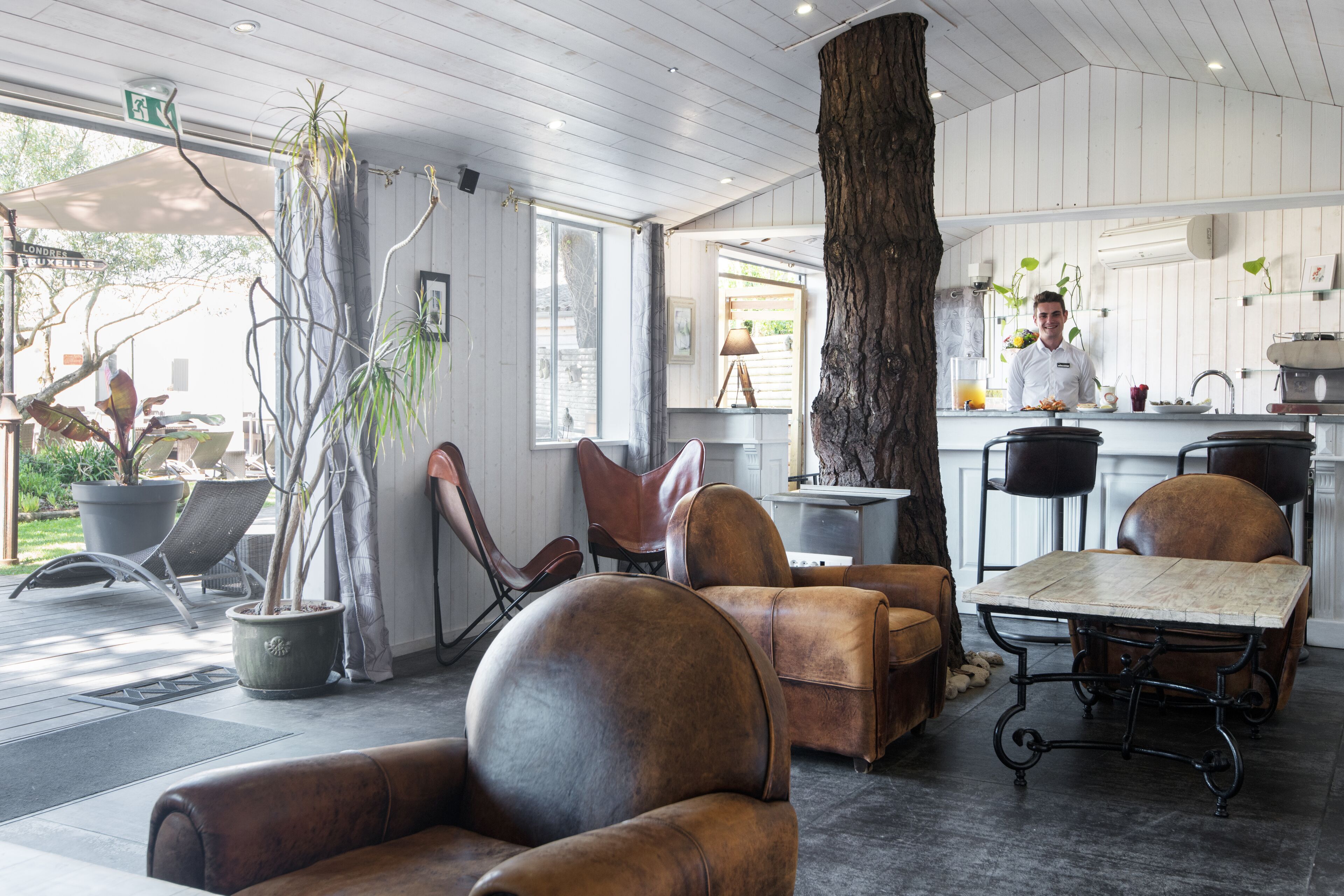 Foto - Elégance Suites Hôtel